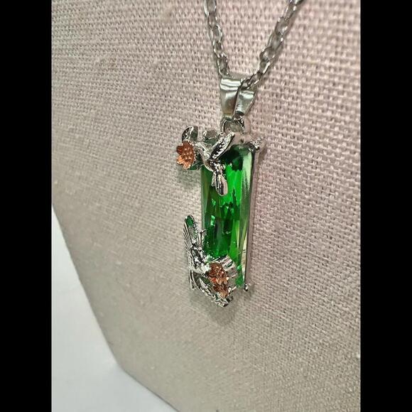 Elegant Green Crystal Hummingbird Necklace - Picture 6 of 12